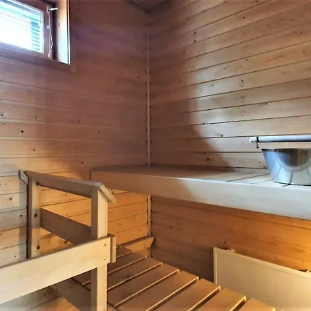 Kotimaailma - Tilava Saunallinen Kaksio Parvekkeella - Verstaankatu *