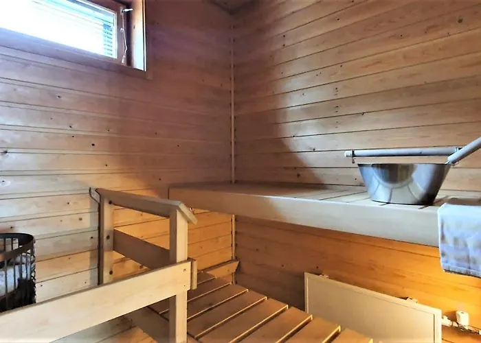 Kotimaailma - Tilava Saunallinen Kaksio Parvekkeella - Verstaankatu *