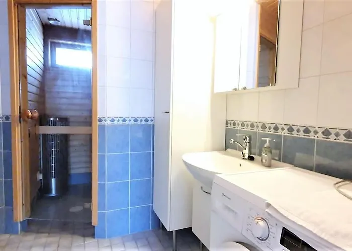 Kotimaailma - Tilava Saunallinen Kaksio Parvekkeella - Verstaankatu Διαμέρισμα Τάμπερε